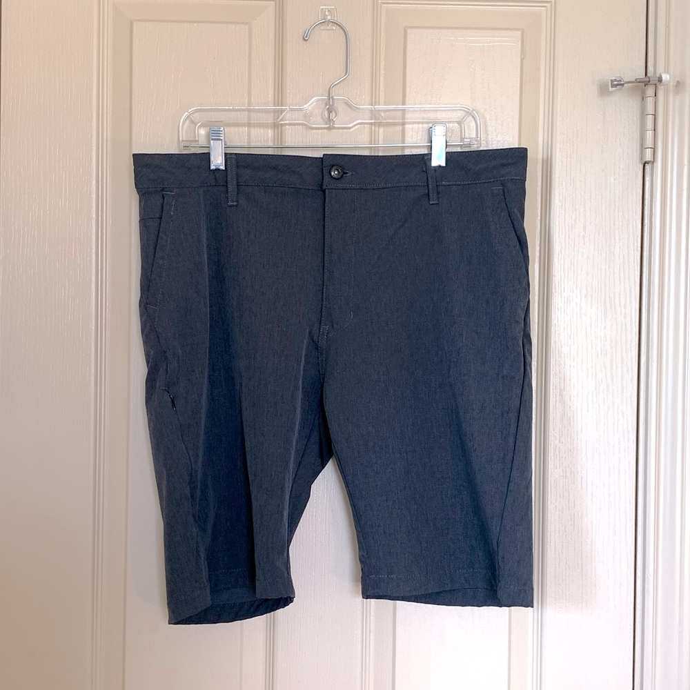 Gray men’s Kenneth Cole stretch golf shorts size 36